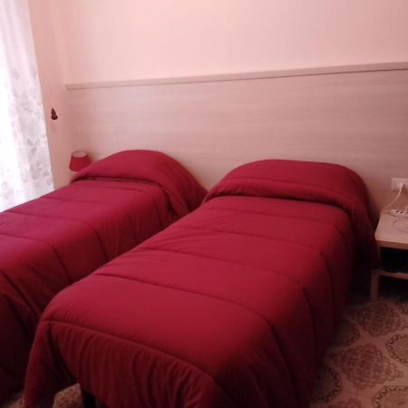 Albergo Maria Cristina Esperia Buitenkant foto