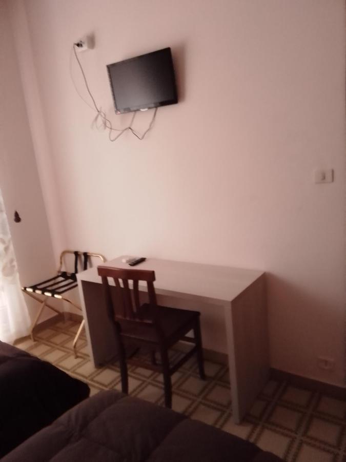 Albergo Maria Cristina Esperia Buitenkant foto