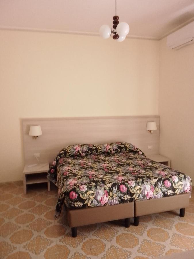 Albergo Maria Cristina Esperia Buitenkant foto