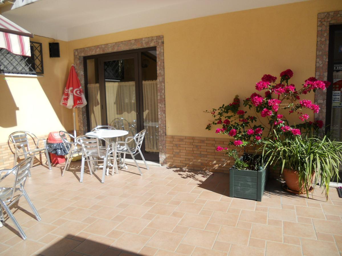 Albergo Maria Cristina Esperia Buitenkant foto